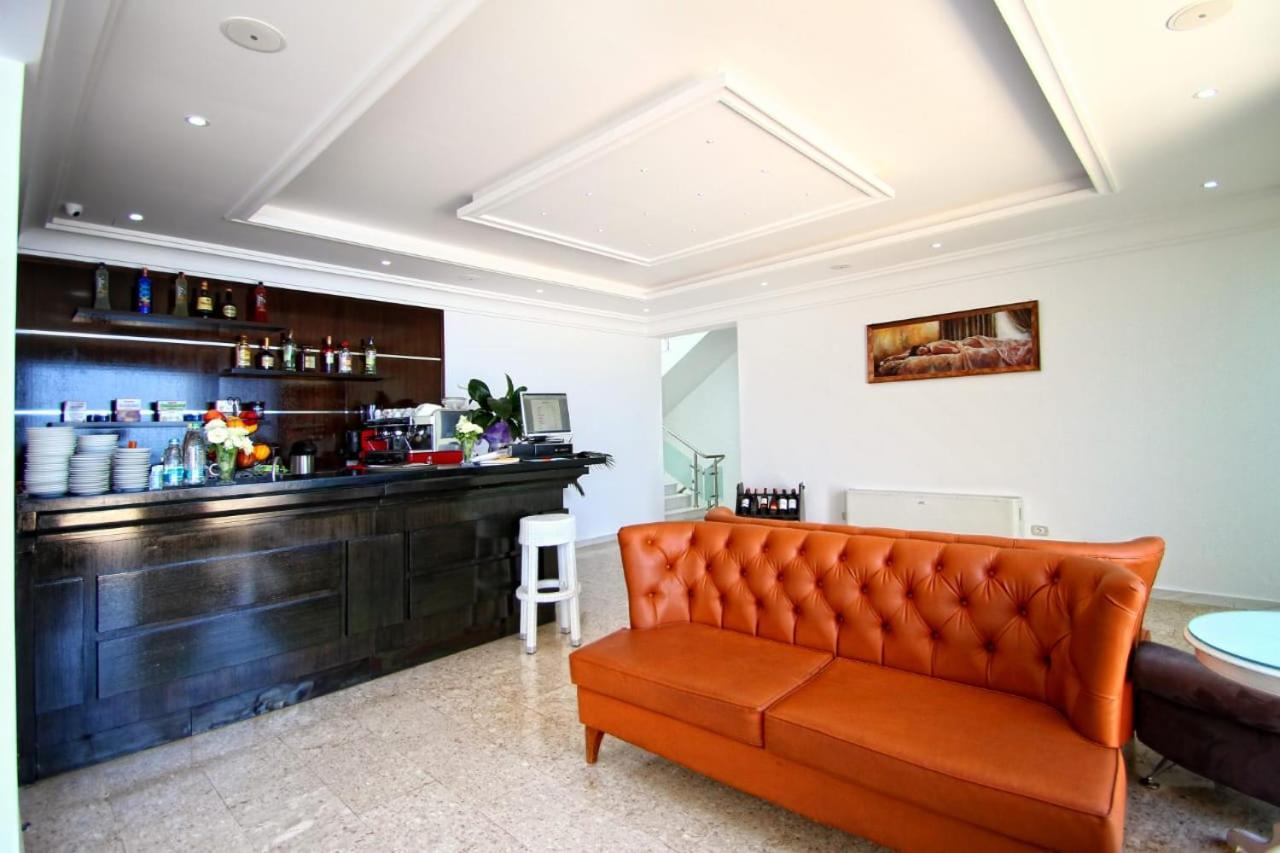 Aler Luxury Vlore Hotel Esterno foto