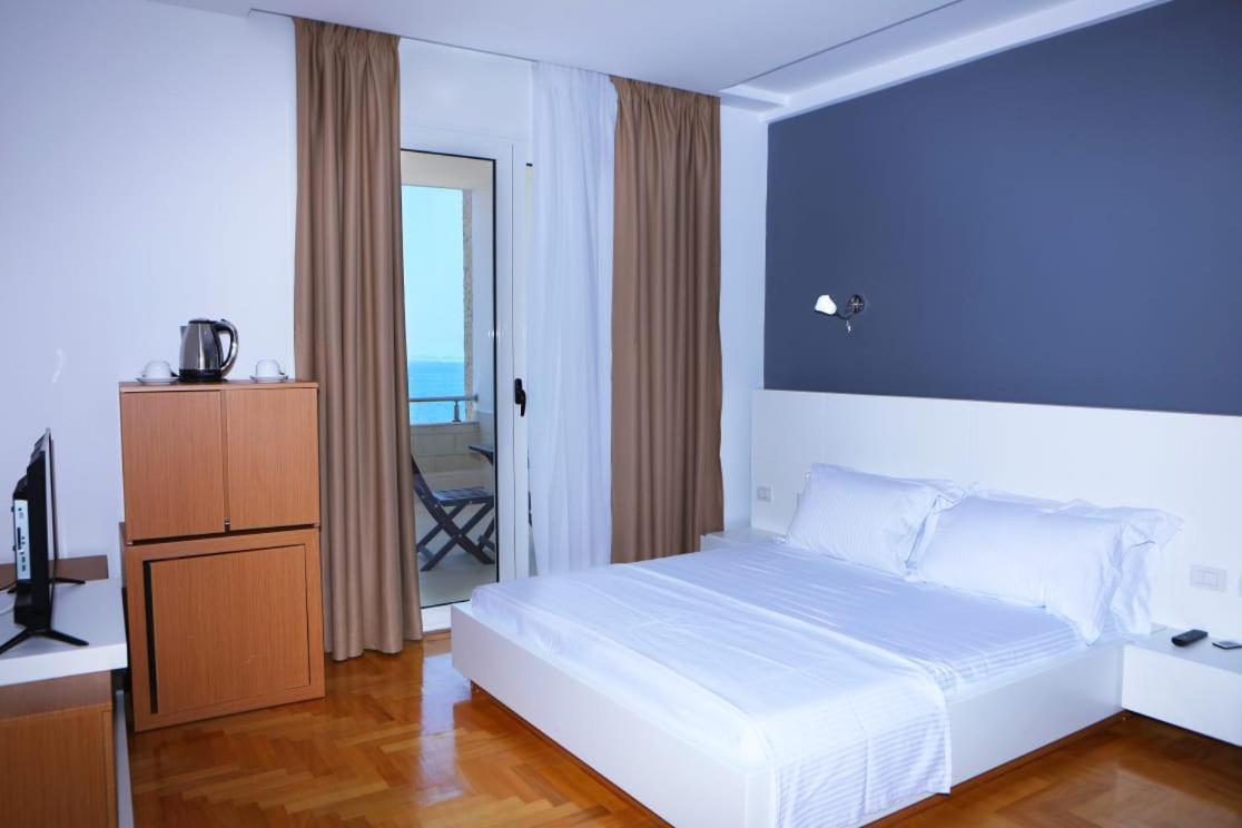 Aler Luxury Vlore Hotel Esterno foto